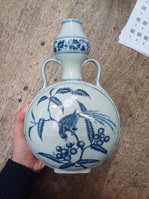Lot 52 - A CHINESE MING-STYLE BLUE AND WHITE PILGRIM FLASK