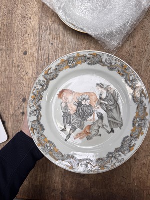 Lot 287 - A PAIR OF RARE CHINESE EN-GRISAILLE 'FORTUNE TELLER' DISHES