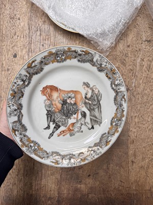 Lot 287 - A PAIR OF RARE CHINESE EN-GRISAILLE 'FORTUNE TELLER' DISHES