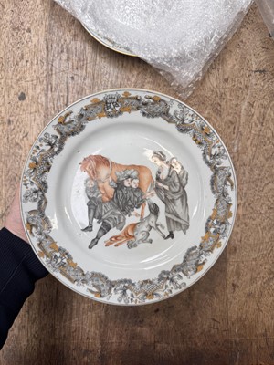 Lot 287 - A PAIR OF RARE CHINESE EN-GRISAILLE 'FORTUNE TELLER' DISHES