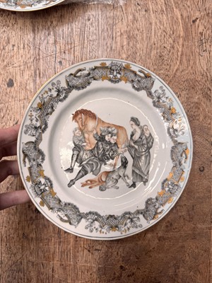 Lot 287 - A PAIR OF RARE CHINESE EN-GRISAILLE 'FORTUNE TELLER' DISHES