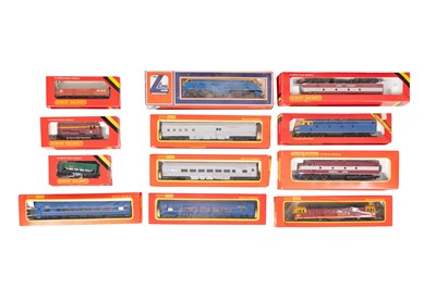 Lot 430 - A MIXED GROUP OF OO GAUGE TRIANG HORNBY