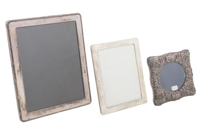 Lot 580 - An Elizabeth II sterling silver photograph frame, London 1994