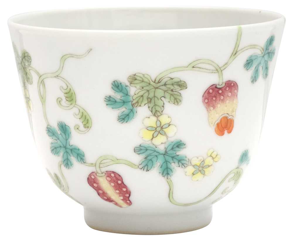Lot 944 - A CHINESE FAMILLE-ROSE 'BITTER MELON' CUP