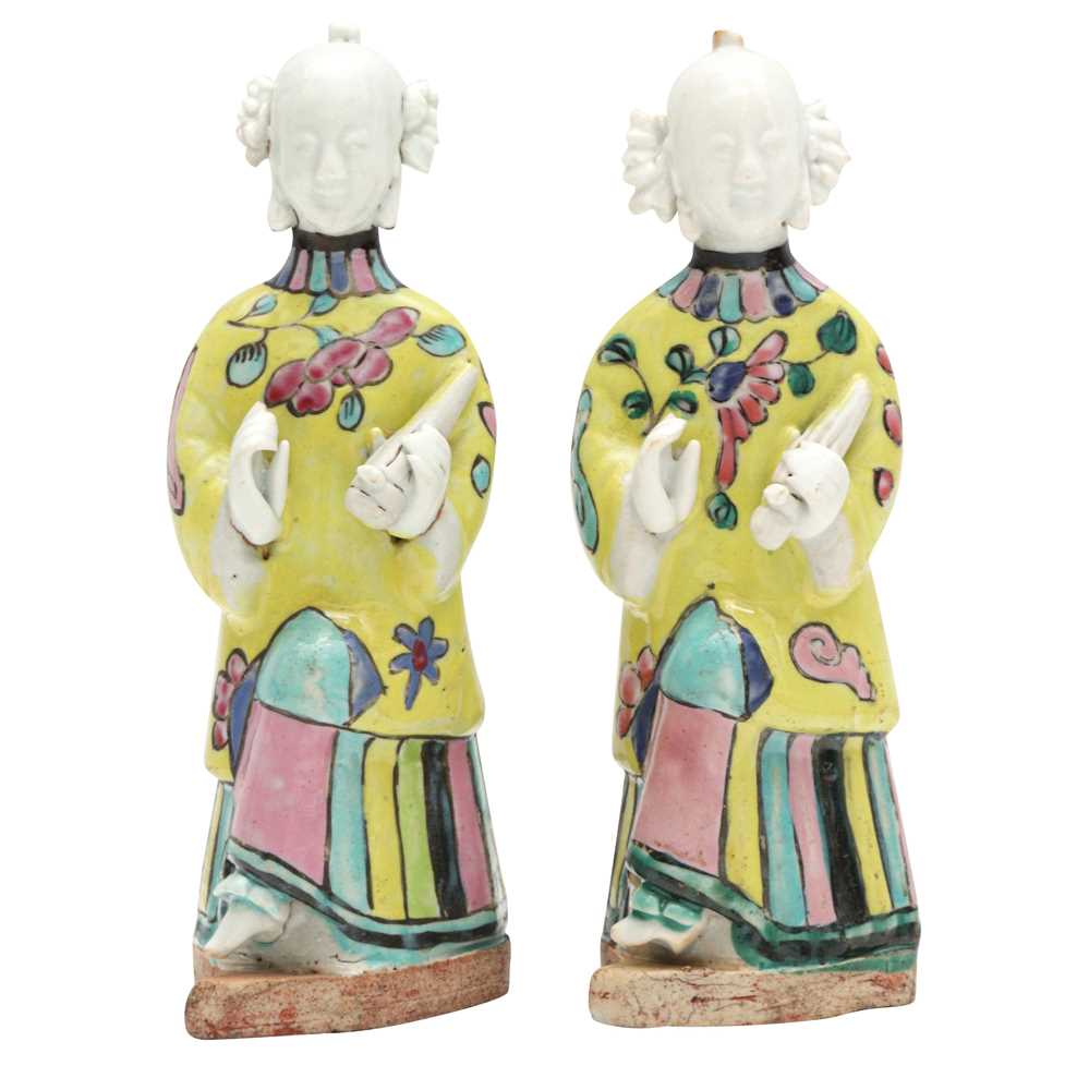 Lot 474 - Two Chinese famille-rose 'musician' figures, Qing dynasty, Qianlong period