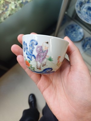 Lot 932 - A CHINESE FAMILLE-ROSE 'BOY AND CHICKEN' CUP