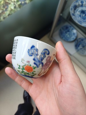 Lot 932 - A CHINESE FAMILLE-ROSE 'BOY AND CHICKEN' CUP