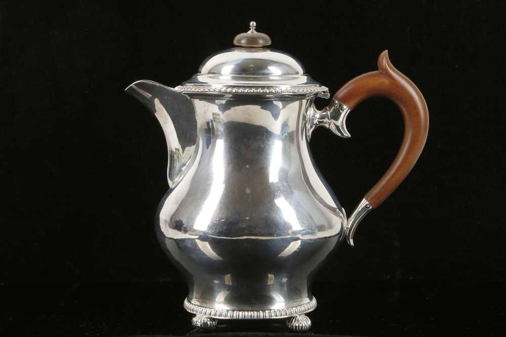 Lot 417 - A fine antique George V Sterling Silver hot...