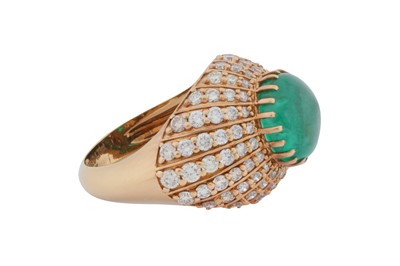 Lot 115 - An emerald and diamond ring