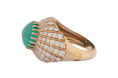 Lot 115 - An emerald and diamond ring