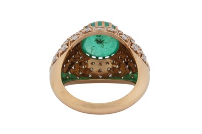 Lot 115 - An emerald and diamond ring
