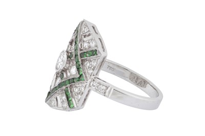 Lot 22 - A tsavorite and diamond ring