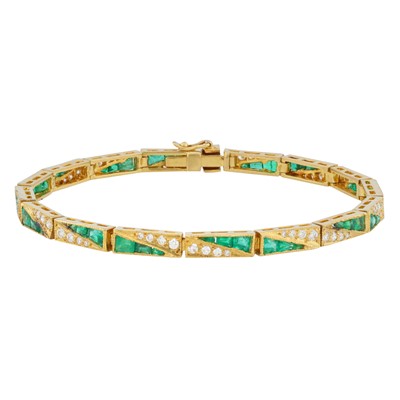 Lot 112 - An emerald and diamond line bracelet