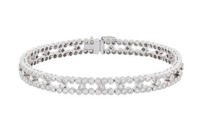 Lot 39 - A diamond bracelet
