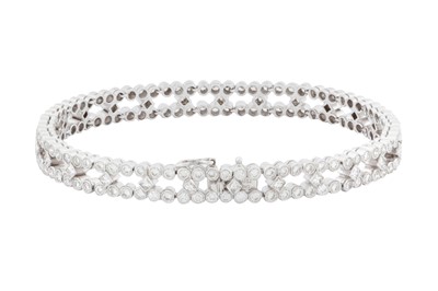 Lot 39 - A diamond bracelet