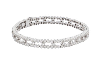 Lot 39 - A diamond bracelet