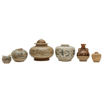 Lot 785 - Five Thai Sawankhalok ceramics and a Vietnamese jar, 15th/17th century