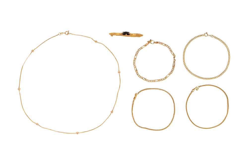 Lot 301 - A GROUP OF CHAINS AND A TIE CLIP
