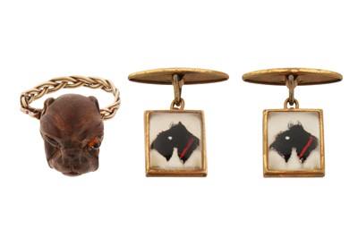 Lot 132 - A DOG RING TOGETHER WITH A PAIR OF CUFFLINKS