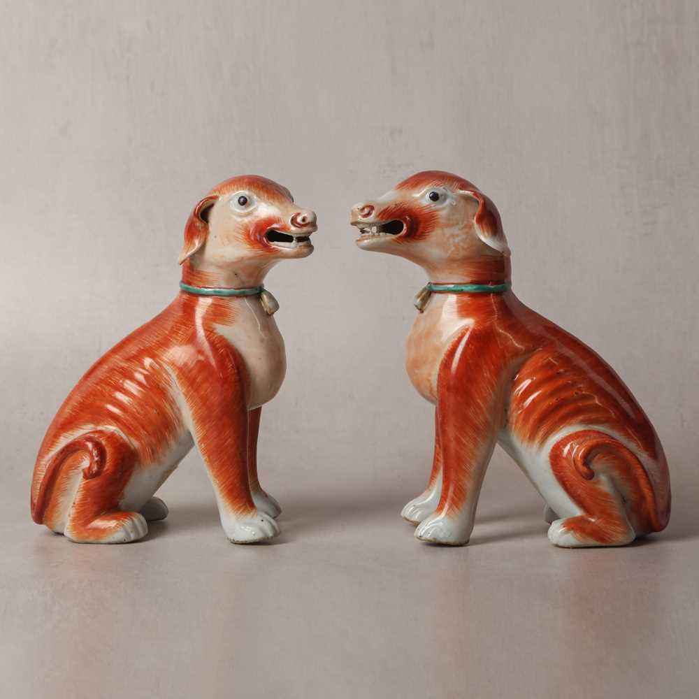 Lot 54 - A pair of fine Chinese export 'seated hounds' figures, Qing dynasty, Qianlong period