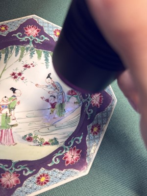 Lot 52 - A pair of fine Chinese export octagonal 'lady and child' dishes, Qing dynasty, Yongzheng period