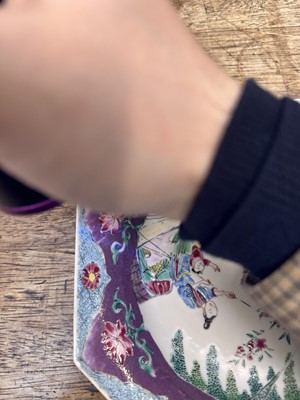 Lot 52 - A pair of fine Chinese export octagonal 'lady and child' dishes, Qing dynasty, Yongzheng period