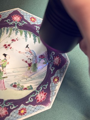 Lot 52 - A pair of fine Chinese export octagonal 'lady and child' dishes, Qing dynasty, Yongzheng period