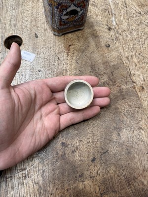 Lot 56 - A fine Chinese export armorial 'Grice/Harper' tea caddy, Qing dynasty, Yongzheng period