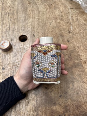 Lot 56 - A fine Chinese export armorial 'Grice/Harper' tea caddy, Qing dynasty, Yongzheng period