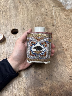 Lot 56 - A fine Chinese export armorial 'Grice/Harper' tea caddy, Qing dynasty, Yongzheng period