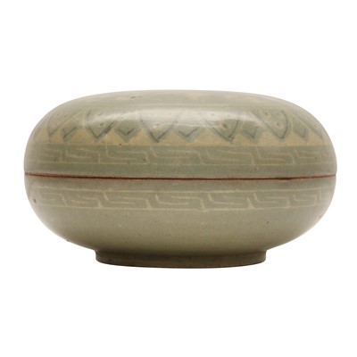 Lot 120 - A Korean inlaid slip-decorated sangam celadon 'cranes' box and cover, Goryeo dynasty, 12th-13th century