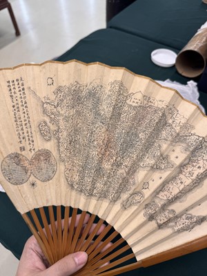 Lot 179 - A RARE CHINESE 'DA QING YITONG NIAN SAN SHENG YUDI QUAN TU' MAP FOLDING FAN
