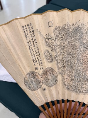 Lot 179 - A RARE CHINESE 'DA QING YITONG NIAN SAN SHENG YUDI QUAN TU' MAP FOLDING FAN