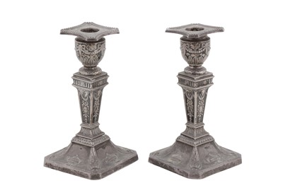 Lot 535 - A pair of Edwardian sterling silver dwarf candlesticks, Chester 1906 by Walker and Hall