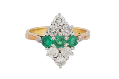 Lot 83 - An emerald and diamond ring