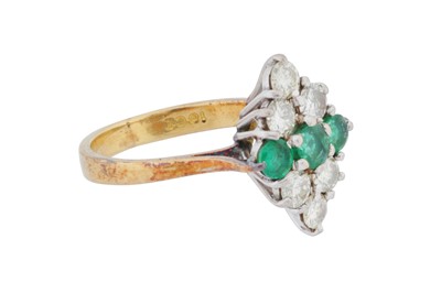 Lot 83 - An emerald and diamond ring