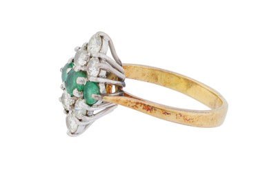 Lot 83 - An emerald and diamond ring