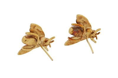 Lot 6 - A PAIR OF BEE EARRINGS
