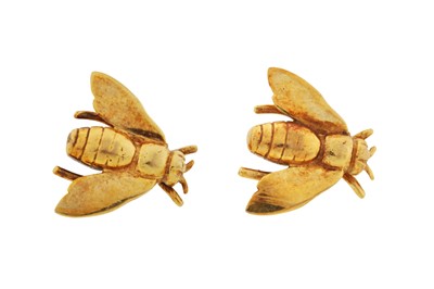 Lot 225 - A PAIR OF BEE EARRINGS