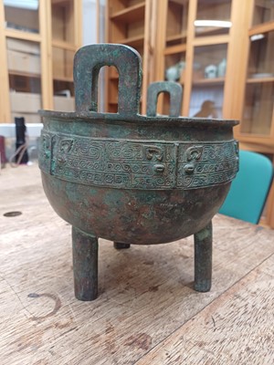 Lot 26 - A CHINESE ARCHAIC BRONZE RITUAL FOOD VESSEL, DING