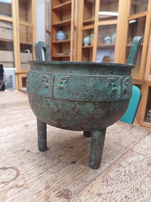 Lot 26 - A CHINESE ARCHAIC BRONZE RITUAL FOOD VESSEL, DING