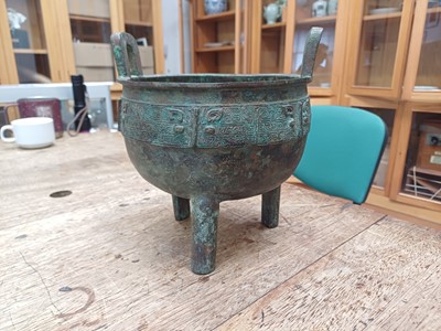 Lot 26 - A CHINESE ARCHAIC BRONZE RITUAL FOOD VESSEL, DING