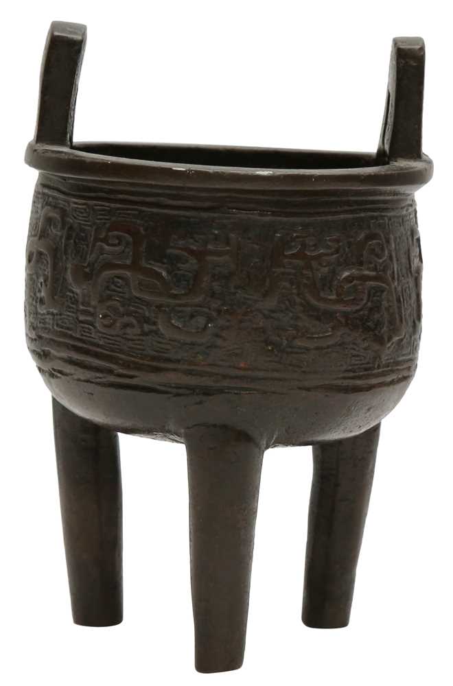 Lot 663 - A SMALL CHINESE ARCHAISTIC BRONZE TRIPOD CENSER
