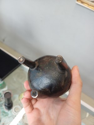 Lot 663 - A SMALL CHINESE ARCHAISTIC BRONZE TRIPOD CENSER