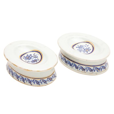Lot 312 - A pair of Chinese export enamelled salts, Qing dynasty, Qianlong period