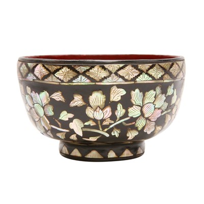 Lot 33 - A Japanese mother-of-pearl-inlaid lacquer bowl, 17th-18th century