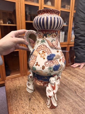 Lot 81 - A Japanese Imari coffee urn, Edo period
