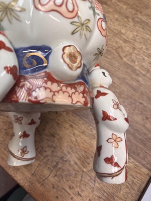 Lot 81 - A Japanese Imari coffee urn, Edo period