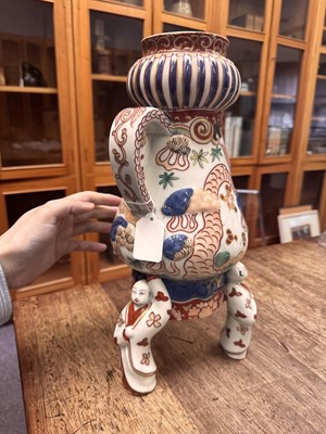 Lot 81 - A Japanese Imari coffee urn, Edo period