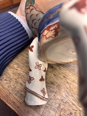 Lot 81 - A Japanese Imari coffee urn, Edo period